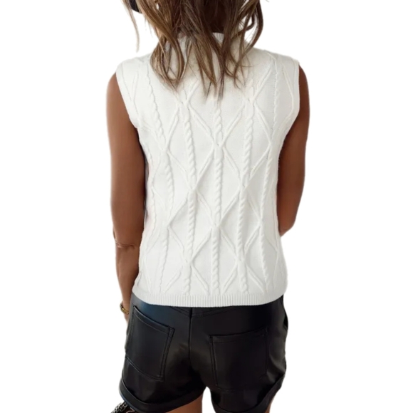🤍 NWT White Pearled Textured Knit Sweater Vest – Size L (US 12–14) - Picture 2 of 7